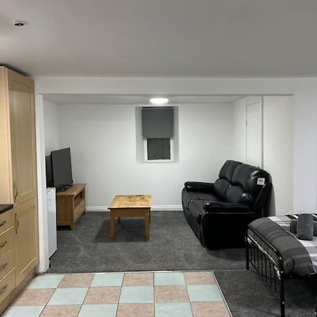 Studio Flat Twin - Town Centre 梅瑟蒂德菲尔 外观 照片